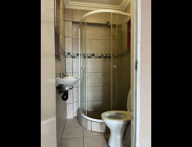 1 BEDROOM PROPERTY TO RENT IN LOMBARDY EAST